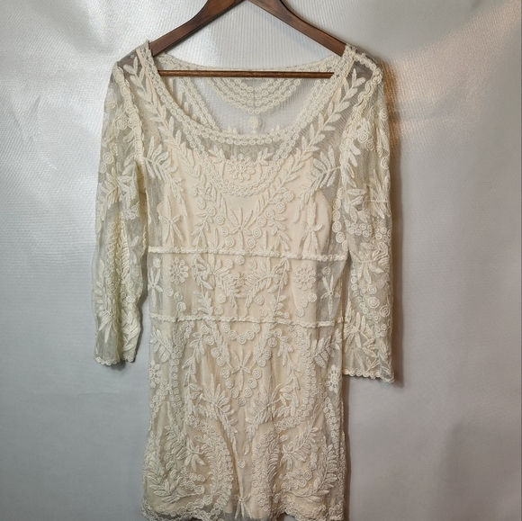 Express Cream Lace Dress - Picture 2 of 6